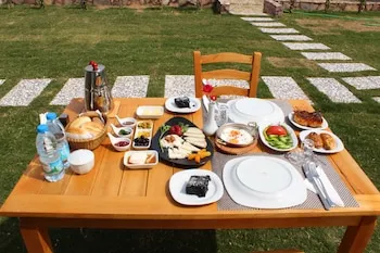 Tinos Otel & Bağ Evi (+12 Yaş)