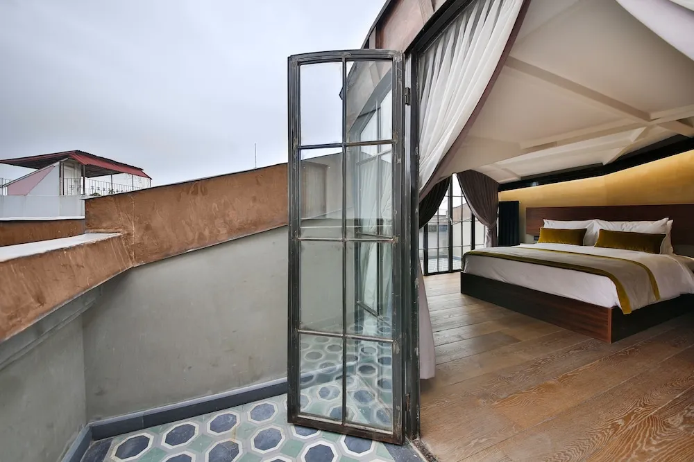 Roof Suite (Low Ceiling)