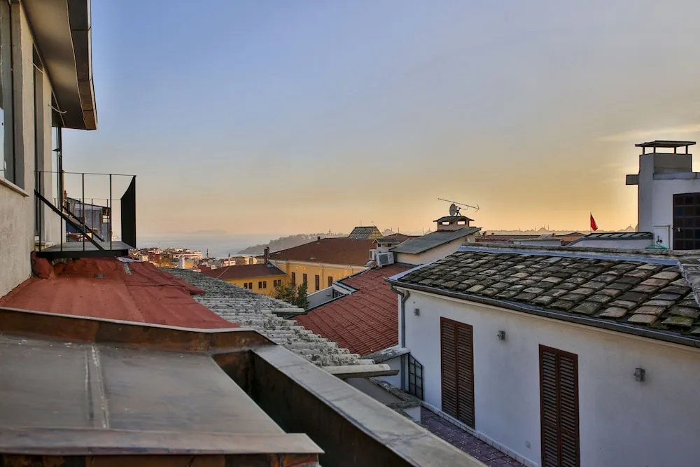 Roof Suite (Low Ceiling)