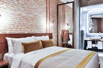 Hotel The Public