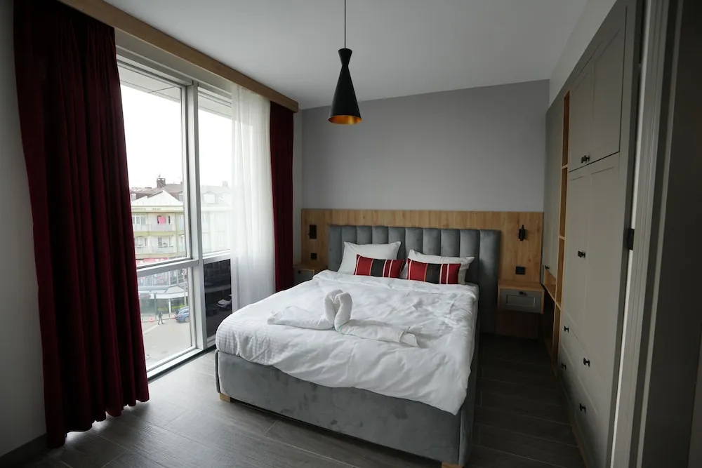 Honeymoon Apart Daire