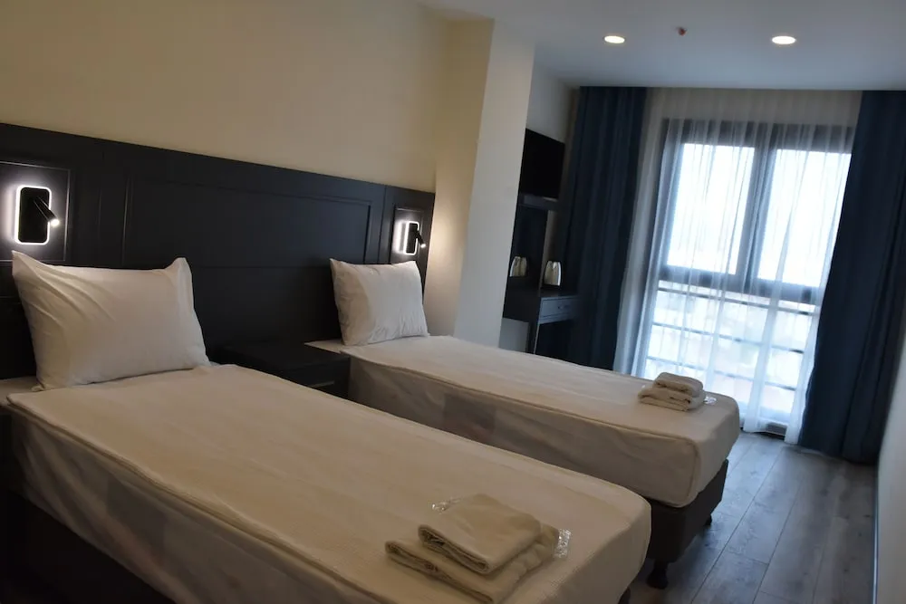 Comfort Tek Büyük veya İki Ayrı Yataklı Oda
