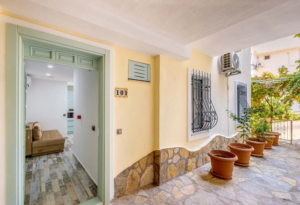 Apart Daire, Kısmi Deniz Manzaralı