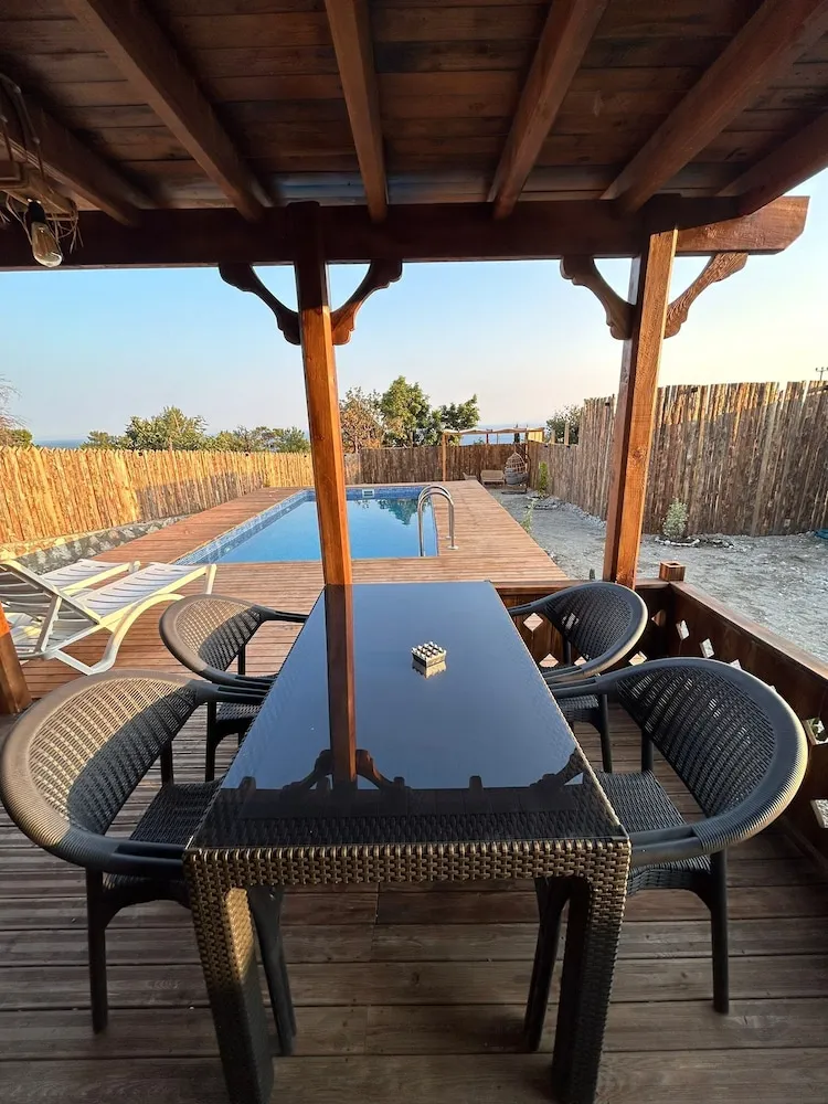 Exclusive Bungalov, Havuz Manzaralı