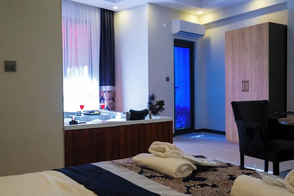 Deluxe Stüdyo, Sıcak Su Küveti