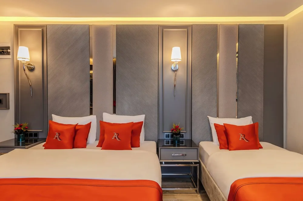 Deluxe Üç Kişilik Oda