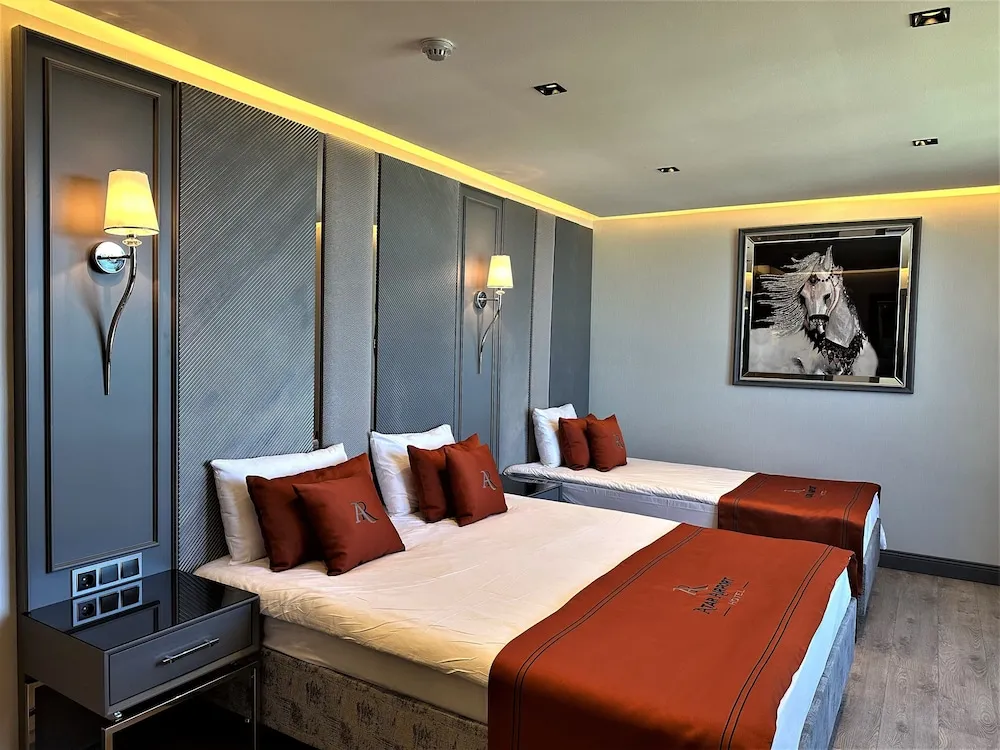 Deluxe Üç Kişilik Oda