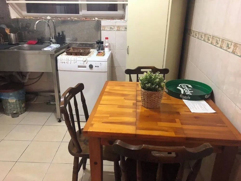 Deluxe Apart Daire, Zemin Kat