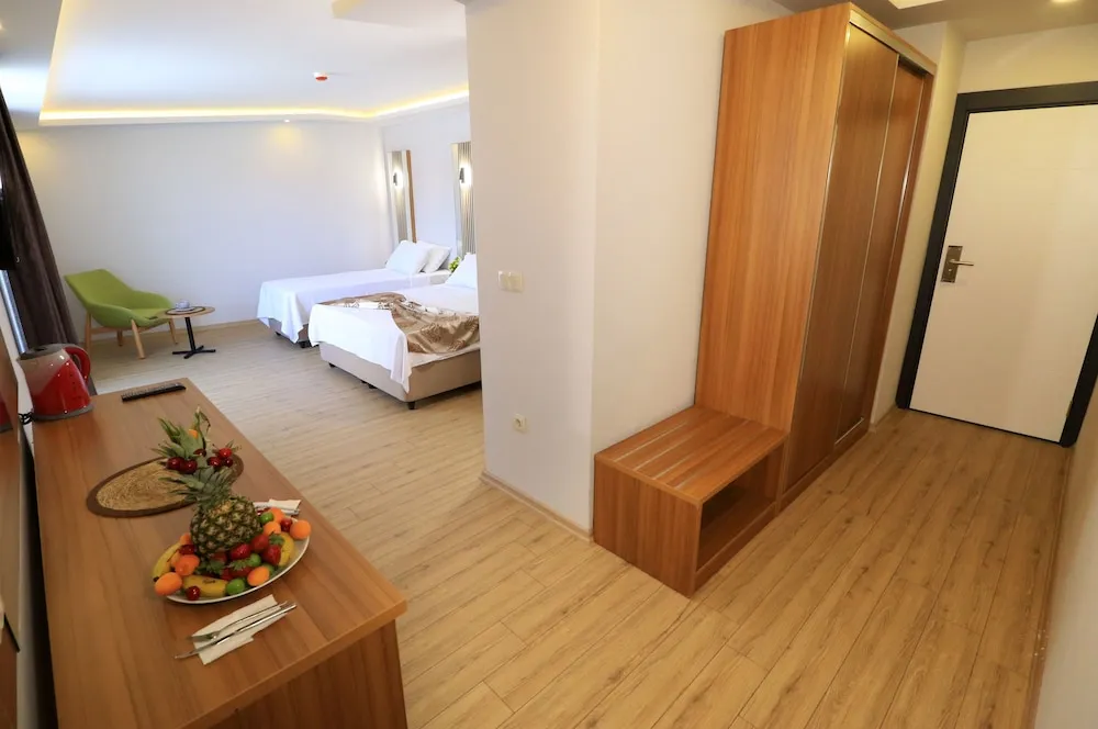 Royal Üç Kişilik Oda