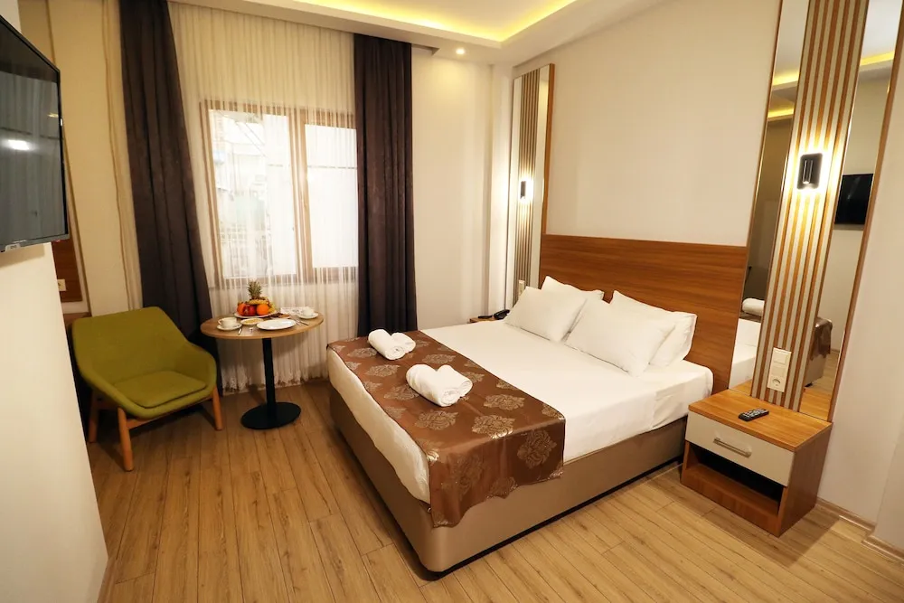 Deluxe Tek Büyük Yataklı Oda