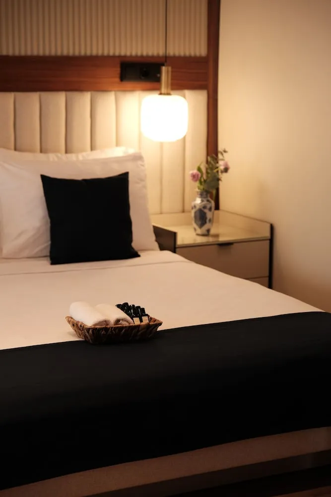 Luxury Süit, Teras, Havuz Manzaralı
