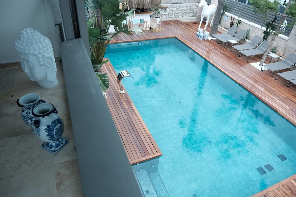 Luxury Süit, Teras, Havuz Manzaralı