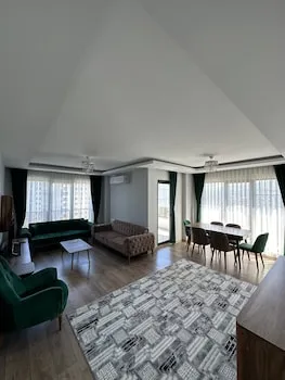 Doğukan Hom