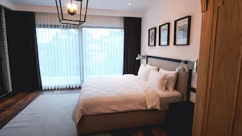 Be Side Hotel