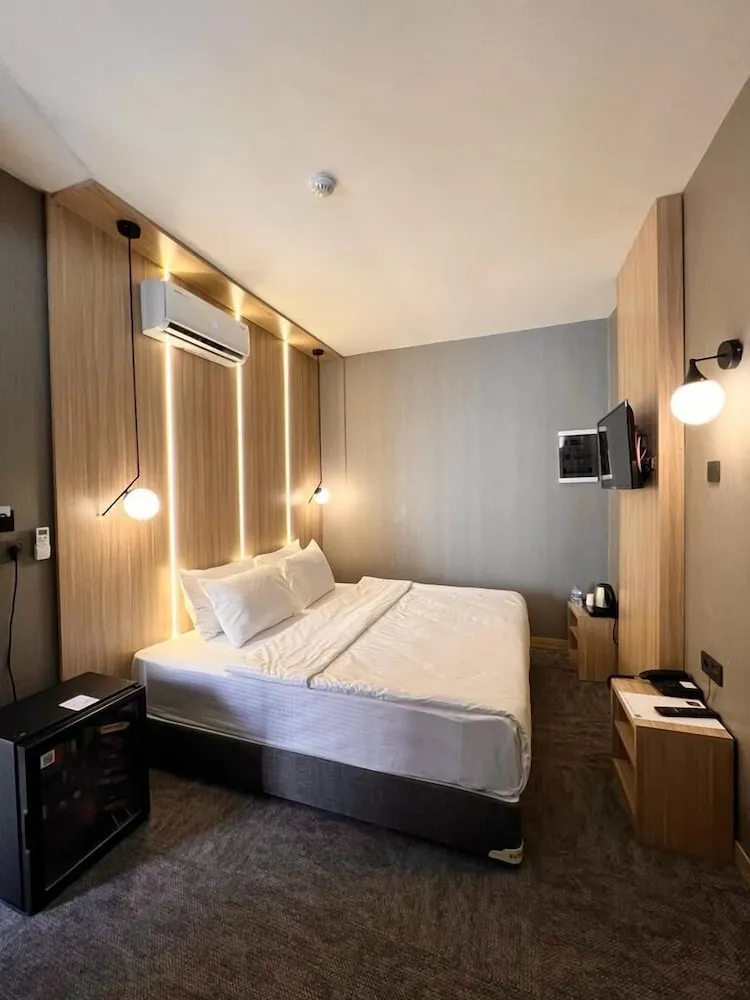 Standard Tek Büyük Yataklı Oda