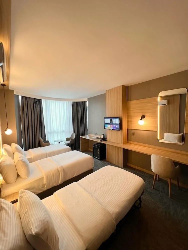 Business Tek Büyük veya İki Ayrı Yataklı Oda