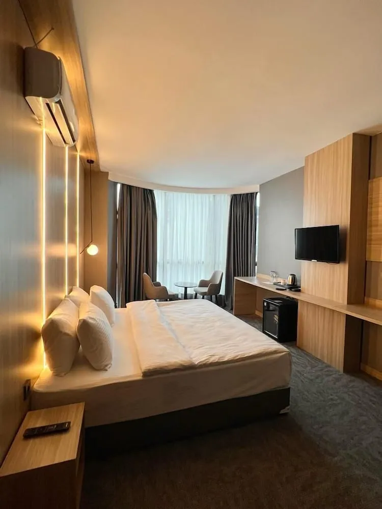 Business Tek Büyük veya İki Ayrı Yataklı Oda