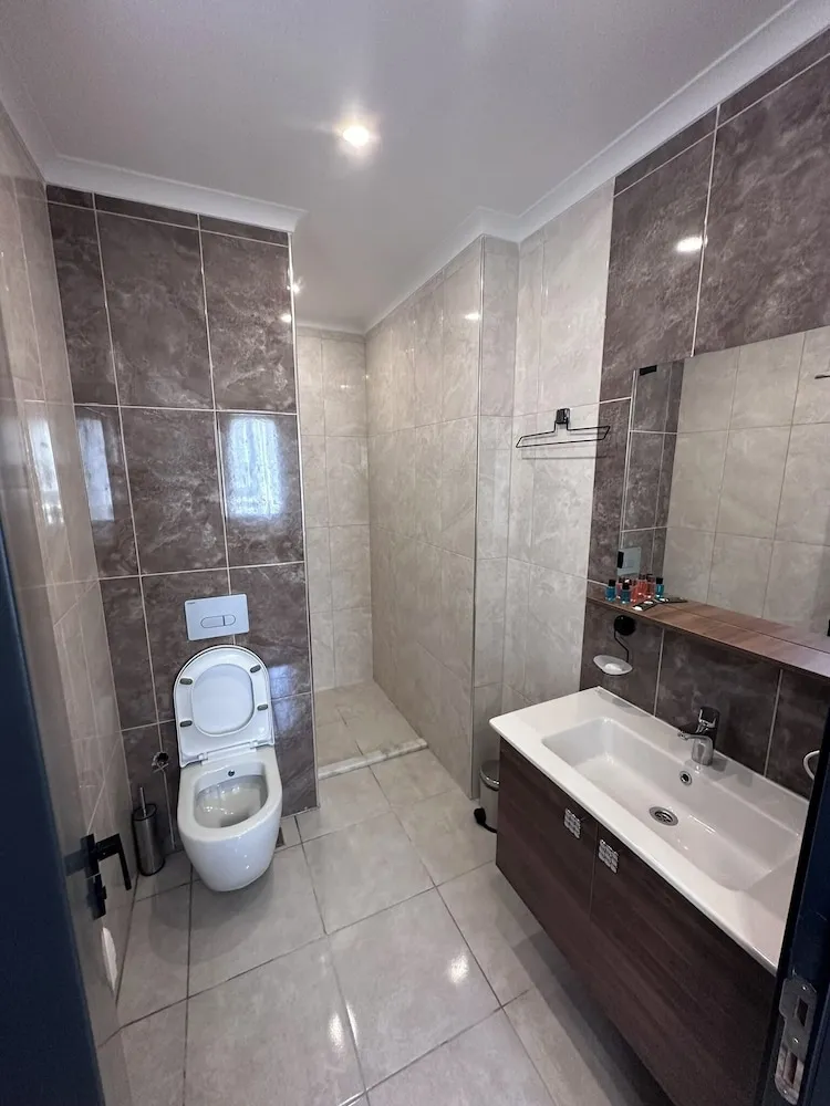 Deluxe Süit, 1 Yatak Odası, Özel Banyo, Kısmi Deniz Manzaralı