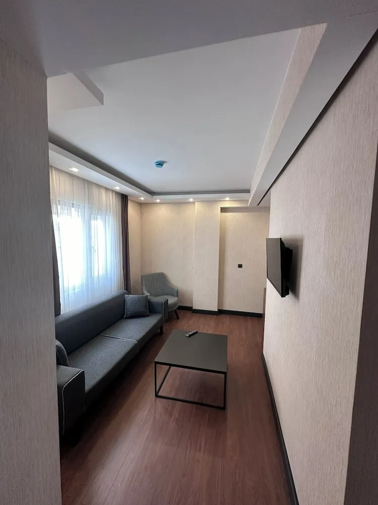 Deluxe Süit, 1 Yatak Odası, Özel Banyo, Kısmi Deniz Manzaralı