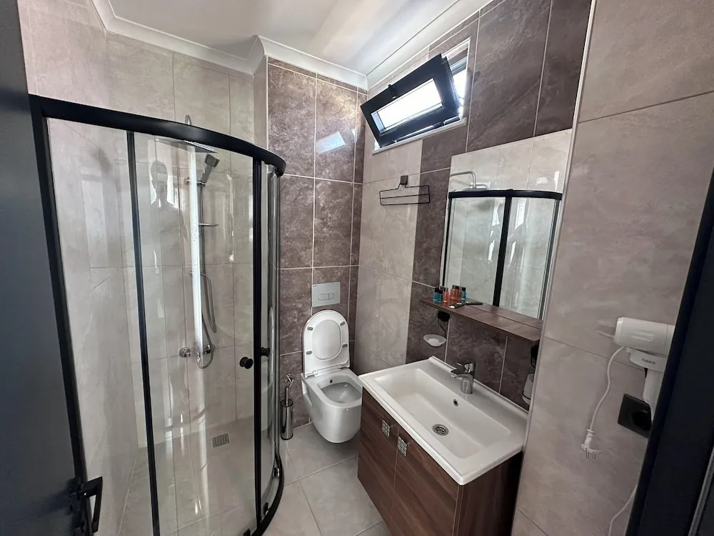 Deluxe Süit, 1 Yatak Odası, Özel Banyo, Kısmi Deniz Manzaralı