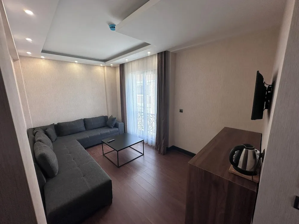 Deluxe Süit, 1 Yatak Odası, Özel Banyo, Kısmi Deniz Manzaralı