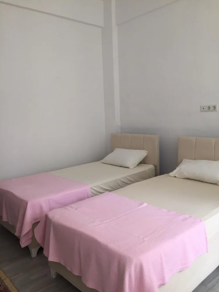 Business Tek Büyük veya İki Ayrı Yataklı Oda