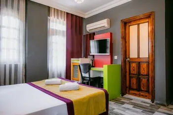 Orange Owl Hotel