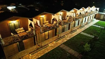 FNM Luxury Bungalovs