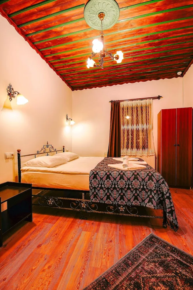 Signature Süit, 1 Büyük (Queen) Boy Yatak, Vadi Manzaralı, Bahçeli