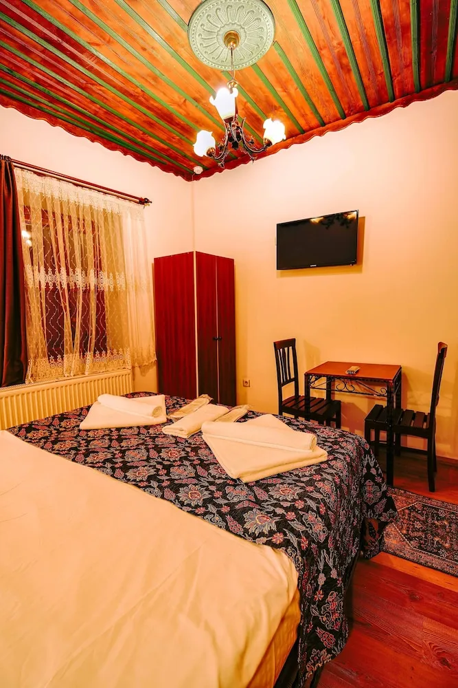 Signature Süit, 1 Büyük (Queen) Boy Yatak, Vadi Manzaralı, Bahçeli