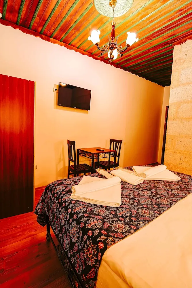 Signature Süit, 1 Büyük (Queen) Boy Yatak, Vadi Manzaralı, Bahçeli