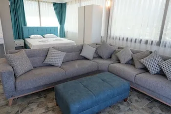 Sandhill Hotel