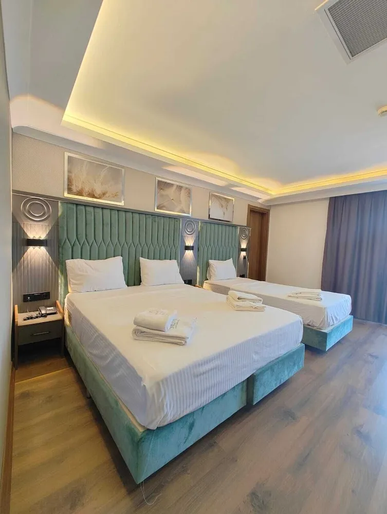 Deluxe Üç Kişilik Oda