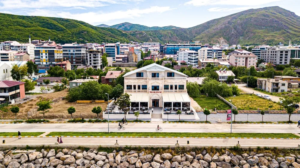 Beyaz Köşk Hotel & Cafe