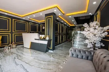 LİFE POOL SUİTE HOTEL