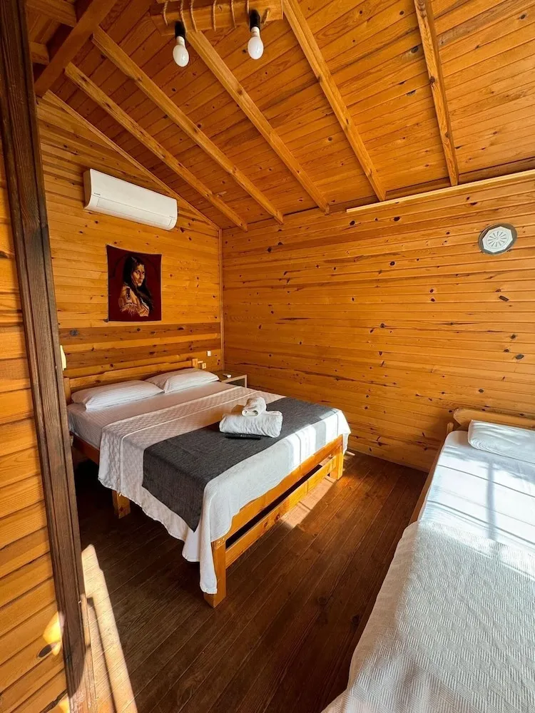 Oda, Havuz Manzaralı