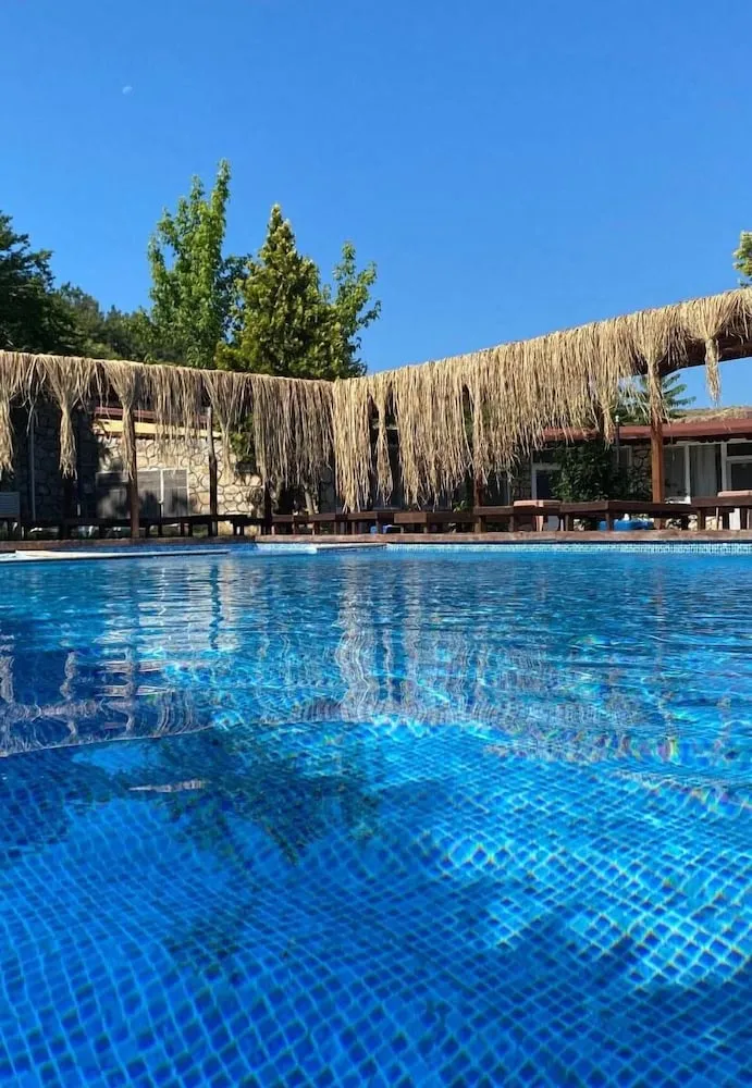 Oda, Havuz Manzaralı