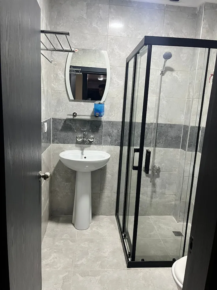 Basic Oda, Birden Çok Yatak, Havuz Manzaralı