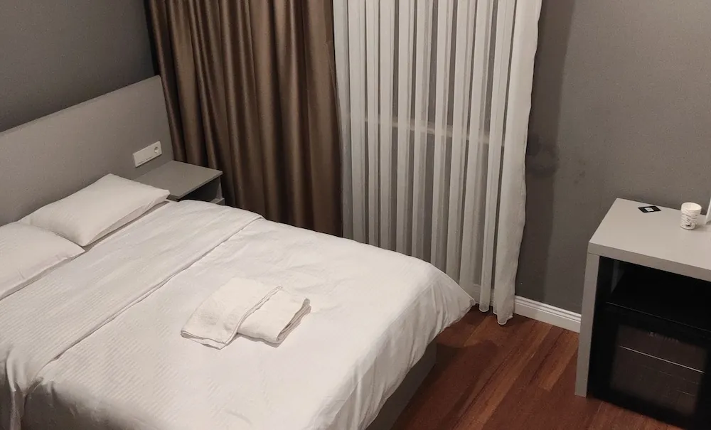 Standard Tek Büyük Yataklı Oda