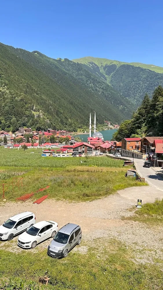 Deluxe Dört Kişilik Oda, Göl Manzaralı