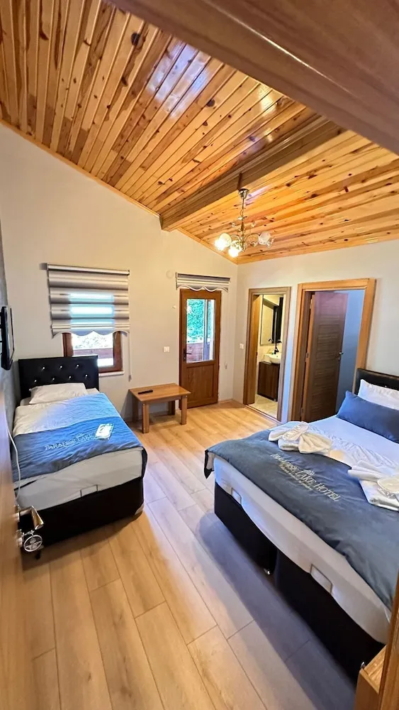 Deluxe Dört Kişilik Oda, Göl Manzaralı