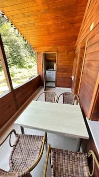 Paradise Lake Hotel
