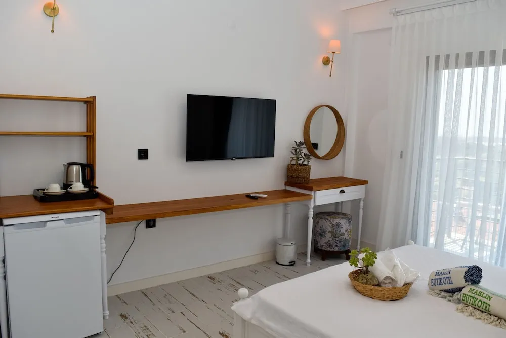 Deluxe Tek Büyük Yataklı Oda, Balkon, Deniz Manzaralı