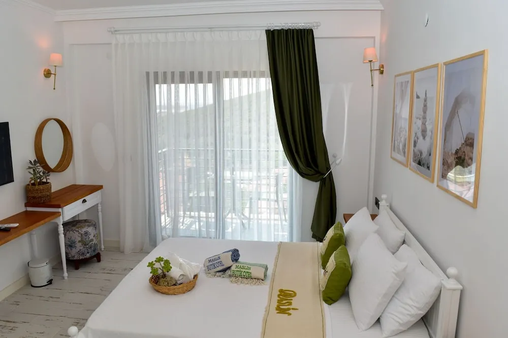 Deluxe Tek Büyük Yataklı Oda, Balkon, Deniz Manzaralı