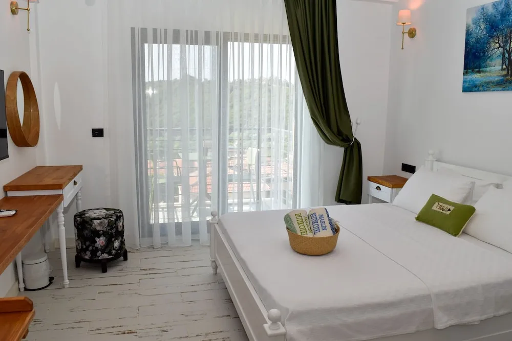 Deluxe Tek Büyük Yataklı Oda, Balkon, Deniz Manzaralı