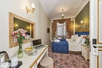 By Murat Crown Hotel