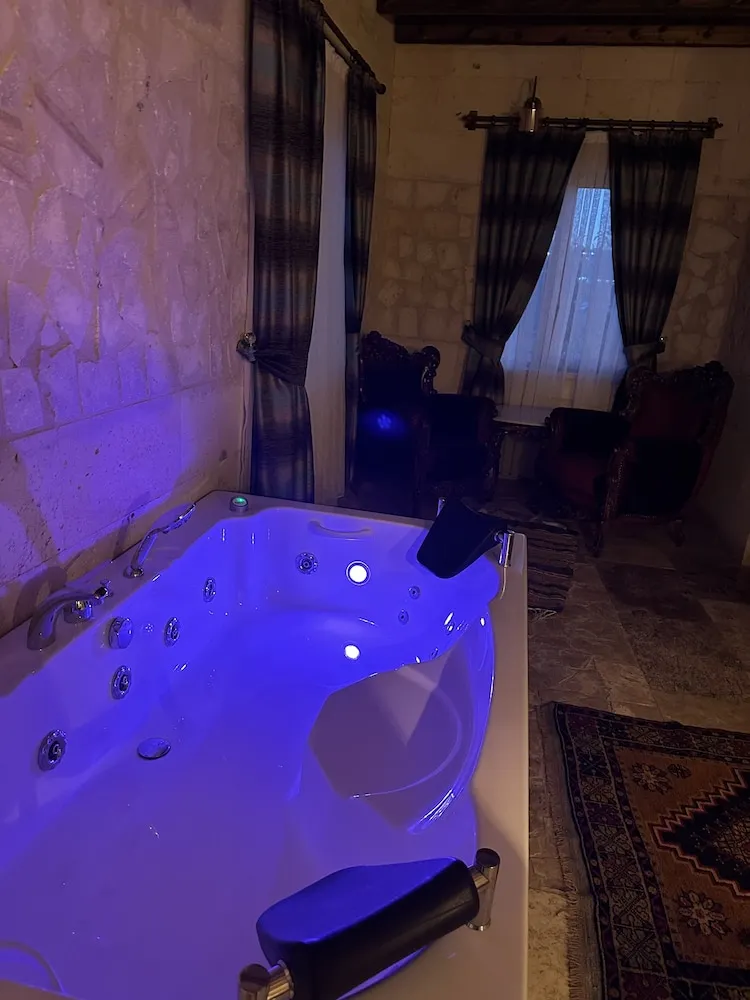 Premium Tek Büyük Yataklı Oda
