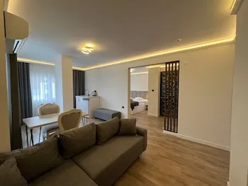 Golden Life Suite