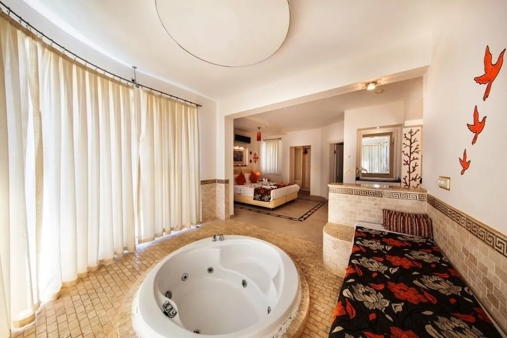 Grand Süit, Sigara İçilmez, Bahçe Manzaralı