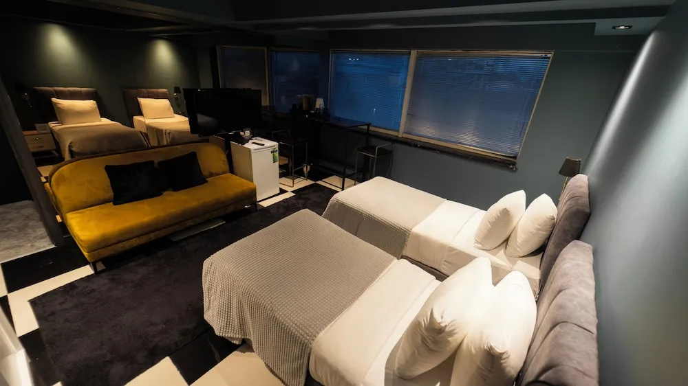 Twin Standard Studio